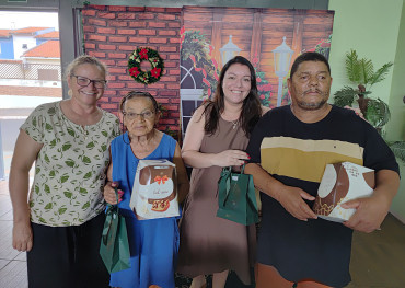 Foto 39: Em clima de Natal, Residência Terapêutica participa de confraternização