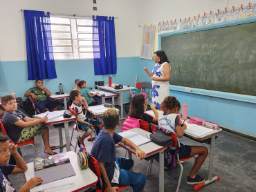Foto 206: Volta às Aulas em Quatá: Alunos recebem Kit Escolar e Mimo especial
