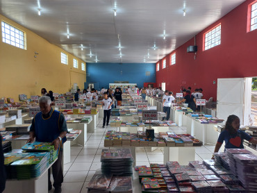 Foto 10: Prestigie a FEIRA DO LIVRO