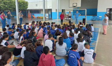Foto 46: Alunos e usuários recebem orientações sobre prevenção e controle do diabetes 