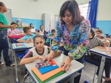 Foto 82: Volta às Aulas em Quatá: Alunos recebem Kit Escolar e Mimo especial
