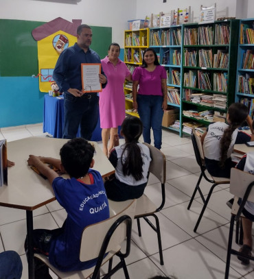 Foto 12: Escritor Vicentônio Silva visita Escolas de Quatá