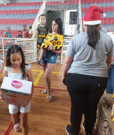 Foto 34: Especial de Natal: entrega de brinquedos