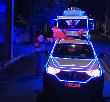 Foto 59: Natal de Luz da G10 Concreto leva carreata natalina às ruas de Quatá