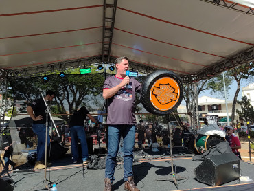 Foto 123: 3º Encontro de Carros Antigos e Motociclistas reúne centenas de expositores em Quatá