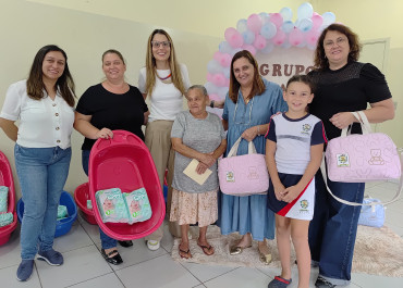 Foto 12: Entrega de enxoval para gestantes e encerramento do ciclo de 2025