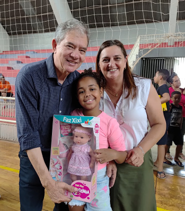 Foto 188: Especial de Natal: entrega de brinquedos