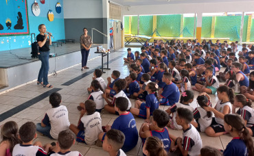 Foto 29: Alunos e usuários recebem orientações sobre prevenção e controle do diabetes 