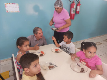 Foto 44: Churrasco marca as comemorações alusivas ao Dia das Crianças