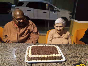 Foto 16: Residência Terapêutica comemora com os aniversariantes do mês de Outubro