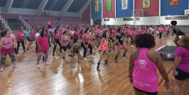 Foto 75: Aulão de Zumba e Ritmos: em especial ao Outubro Rosa!