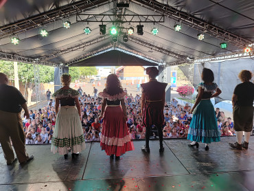 Foto 135: Quatá recebe Palco Móvel Emcena Brasil Edição Certame