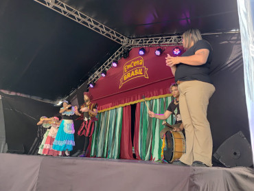 Foto 7: Quatá recebe Palco Móvel Emcena Brasil Edição Certame