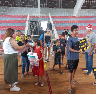 Foto 142: Especial de Natal: entrega de brinquedos