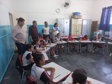 Foto 190: Volta às Aulas em Quatá: Alunos recebem Kit Escolar e Mimo especial