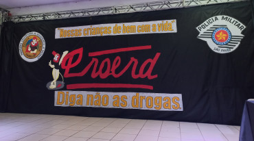 Foto 216: Alunos dos 5º anos de Escolas Municipais recebem certificado do Proerd