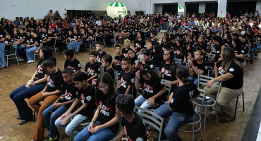 Foto 97: Alunos dos 5º anos de Escolas Municipais recebem certificado do Proerd
