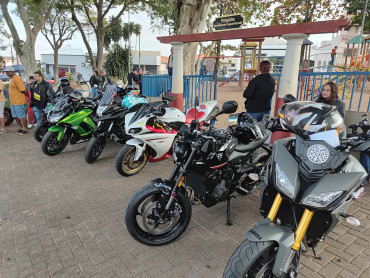 Foto 45: 3º Encontro de Carros Antigos e Motociclistas reúne centenas de expositores em Quatá