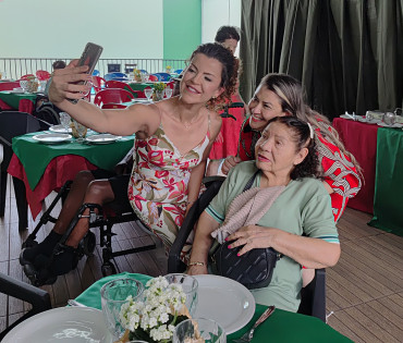 Foto 10: Em clima de Natal, Residência Terapêutica participa de confraternização