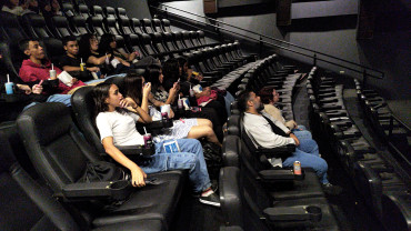 Foto 5: Cinema e Vivência Cultural: Alunos da Escola Chiquinho participam de passeio ao Prudenshopping