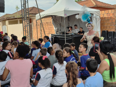 Foto 157: Quatá recebe Palco Móvel Emcena Brasil Edição Certame
