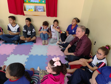 Foto 7: Entrega de Livros de Literatura