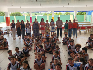 Foto 180: Volta às Aulas em Quatá: Alunos recebem Kit Escolar e Mimo especial