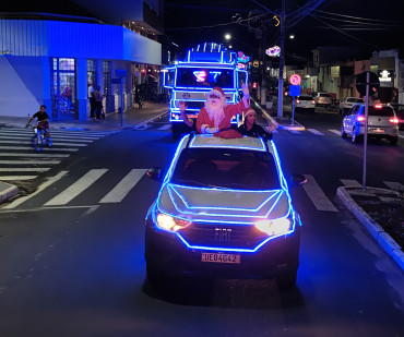 Foto 11: Natal de Luz da G10 Concreto leva carreata natalina às ruas de Quatá