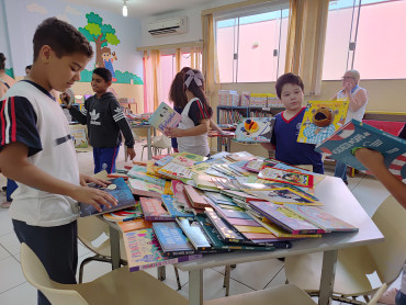 Foto 20: Entrega de Livros de Literatura