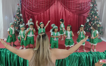 Foto 6: Apresentações de encerramento de final de ano das Creches