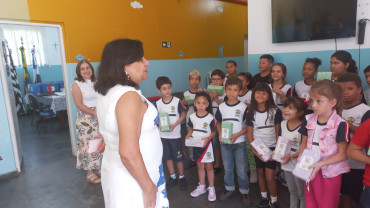 Foto 182: Volta às Aulas em Quatá: Alunos recebem Kit Escolar e Mimo especial