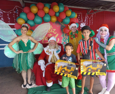 Foto 49: Especial de Natal: entrega de brinquedos