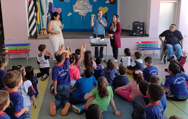 Foto 54: Alunos e usuários recebem orientações sobre prevenção e controle do diabetes 