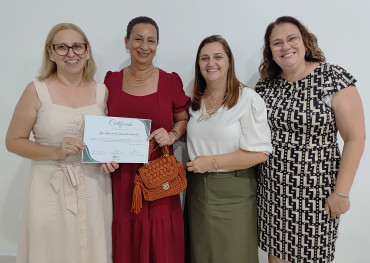 Foto 11: Entrega de certificados marca encerramento de cursos profissionalizantes em Quatá