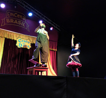Foto 60: Quatá recebe Palco Móvel Emcena Brasil Edição Certame