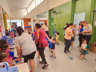 Foto 108: Volta às Aulas em Quatá: Alunos recebem Kit Escolar e Mimo especial