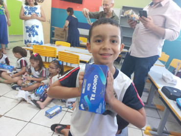 Foto 145: Volta às Aulas em Quatá: Alunos recebem Kit Escolar e Mimo especial