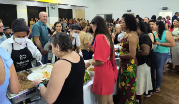 Foto 98: Funcionários Municipais de Quatá são homenageados com festa