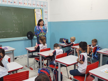 Foto 66: Volta às Aulas em Quatá: Alunos recebem Kit Escolar e Mimo especial