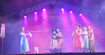 Foto 81: Quatá recebe Palco Móvel Emcena Brasil Edição Certame