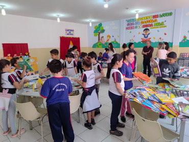 Foto 21: Entrega de Livros de Literatura