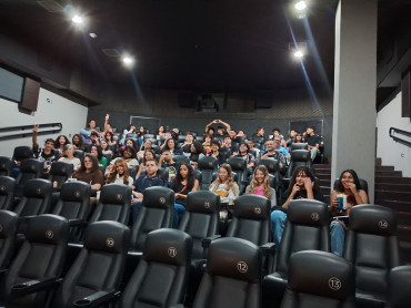 Foto 1: Diversão e Cultura: Alunos da Etec de Quatá vão ao Cinema do Prudenshopping