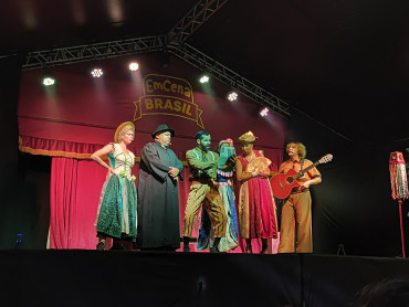 Foto 87: Quatá recebe Palco Móvel Emcena Brasil Edição Certame