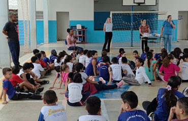 Foto 26: Alunos e usuários recebem orientações sobre prevenção e controle do diabetes 