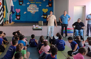 Foto 51: Alunos e usuários recebem orientações sobre prevenção e controle do diabetes 