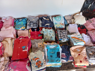 Foto 4: Fundo Social de Solidariedade e Secretaria de Promoção Social realizam Varal Solidário especial de Natal