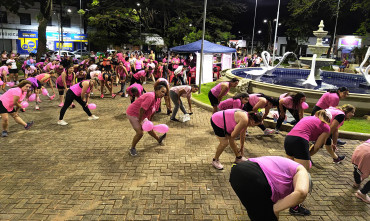 Foto 42: Caminhada e Passeio Ciclístico em prol do Outubro Rosa