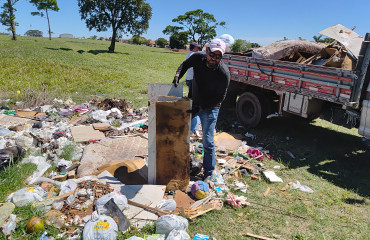 Foto 46: Prefeitura de Quatá realiza mais um arrastão contra a Dengue e Escorpião