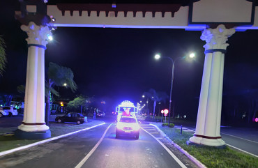 Foto 3: Natal de Luz da G10 Concreto leva carreata natalina às ruas de Quatá