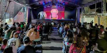 Foto 36: Quatá recebe Palco Móvel Emcena Brasil Edição Certame
